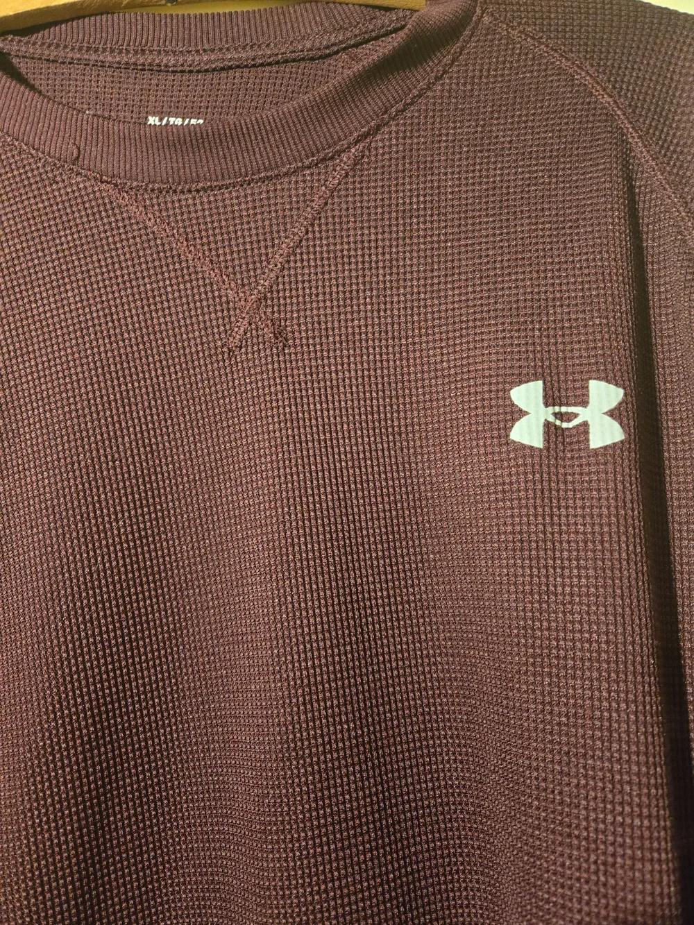 Under Armour Men's Long Sleeve Thermal Performance Shirt - Maroon.